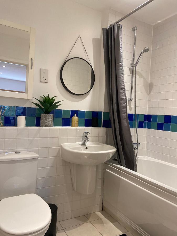 2 Bedroom, 2 Bathroom Apartment With Free Parking In A Great Location Cambridge Exterior foto