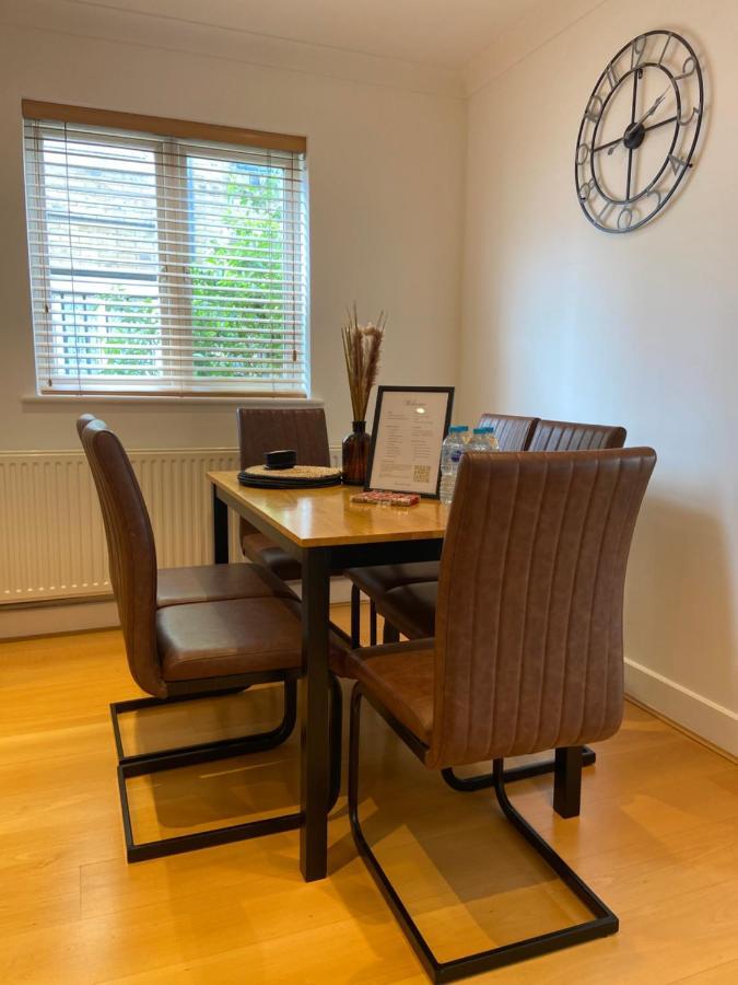 2 Bedroom, 2 Bathroom Apartment With Free Parking In A Great Location Cambridge Exterior foto
