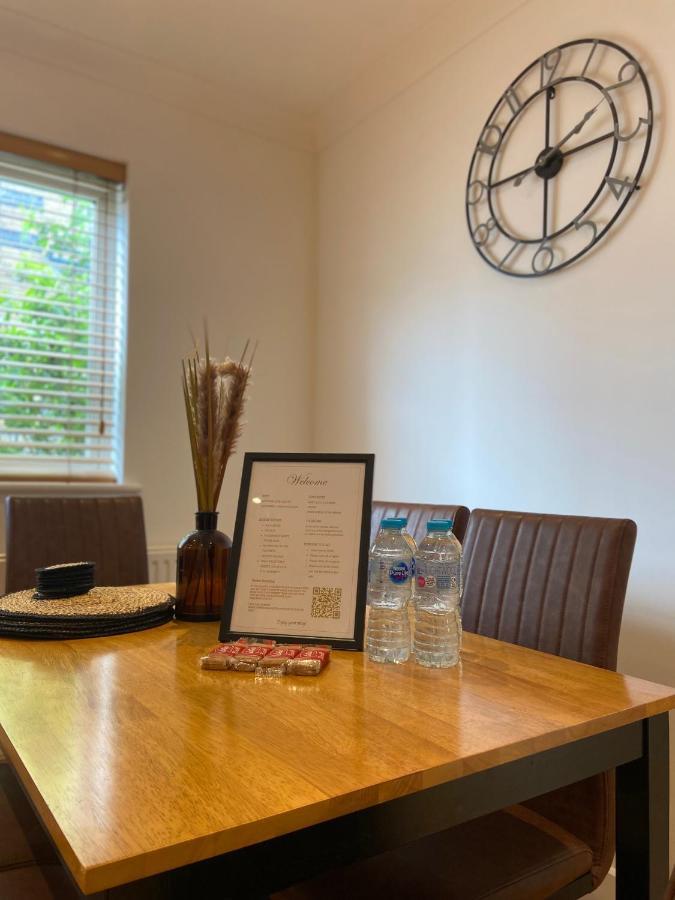 2 Bedroom, 2 Bathroom Apartment With Free Parking In A Great Location Cambridge Exterior foto