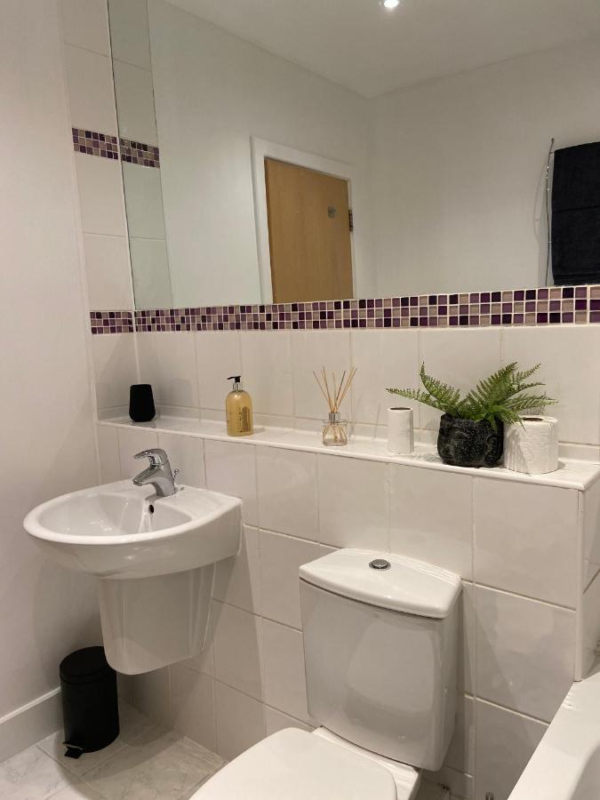 2 Bedroom, 2 Bathroom Apartment With Free Parking In A Great Location Cambridge Exterior foto