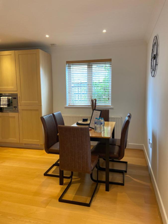 2 Bedroom, 2 Bathroom Apartment With Free Parking In A Great Location Cambridge Exterior foto