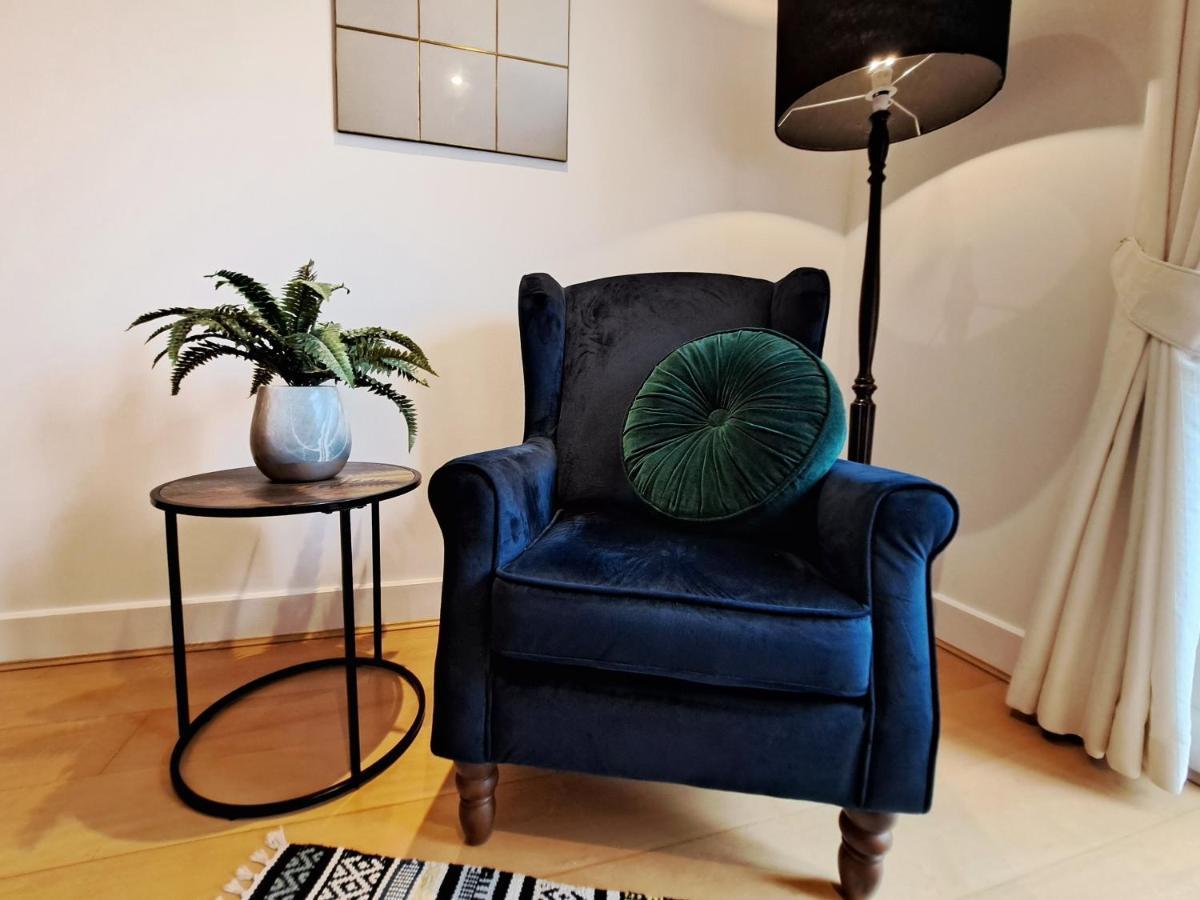 2 Bedroom, 2 Bathroom Apartment With Free Parking In A Great Location Cambridge Exterior foto