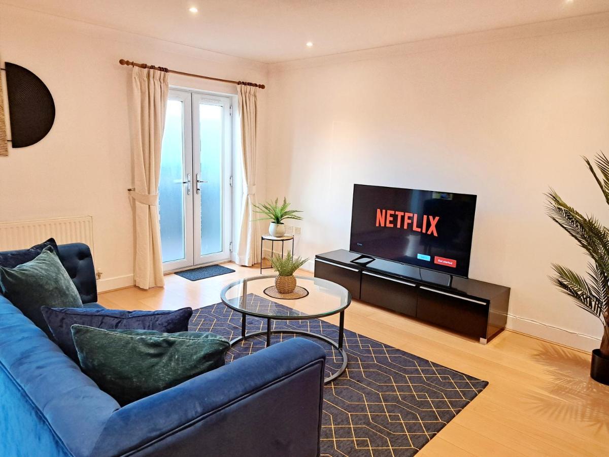 2 Bedroom, 2 Bathroom Apartment With Free Parking In A Great Location Cambridge Exterior foto