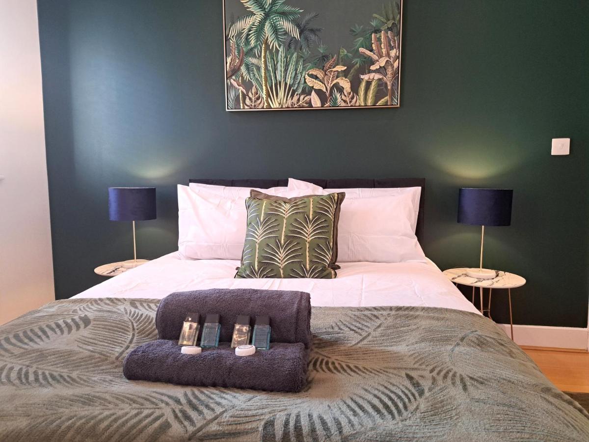 2 Bedroom, 2 Bathroom Apartment With Free Parking In A Great Location Cambridge Exterior foto